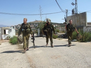 Izraelští vojáci vracející se z války v Libanonu (2006).
