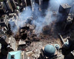 Zničené centrum Manhattanu po útocích z 11. září.
