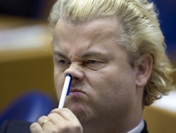 Píchá Geert Wilders zase do vosího hnízda?