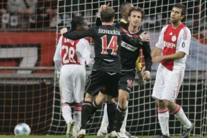 Marek Jarolím slaví druhý gól Slavie do sítě Ajaxu.
