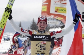 Vítěz Tour de Ski - běžec na lyžích Lukáš Bauer