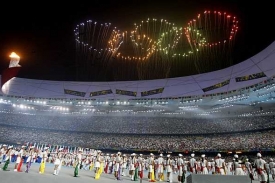 Momentka ze slavnostního zakončení olympijských her v Pekingu.