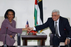 Mahmúd Abbás na své sobotní schůzce s šéfkou americké diplomacie Condoleezzou Riceovou