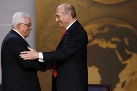Palestinský prezident Abbás a izraelský premiér Olmert (vpravo)