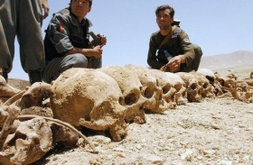 Odhalování masových hrobů v Afghánistánu.
