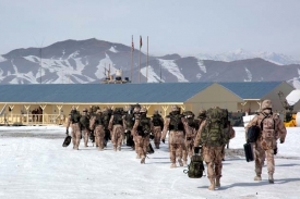 Čestí vojáci se přemisťují do afghánského Logaru.