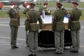 Přesun ostatků českého vojáka z Afghánistánu domů