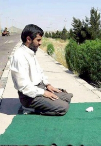 Mahmúd Ahmadínežád je pobožný člověk...