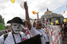 Konferenci v Mexiku doprovázely happeningy a demonstrace