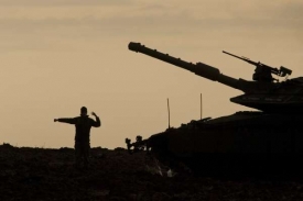 Izraelské přípravy na pozemní ofenzivu trvají.