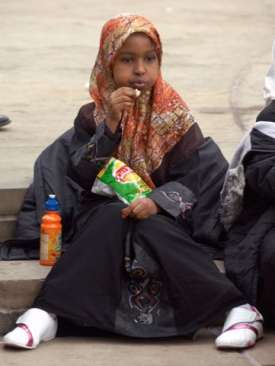 Muslimské děvčátko na londýnském Trafalgar Square, ilustrační foto.