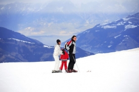 Hlavně rakouské Alpy přetahují lyžaře Krkonoším a Šumavě.