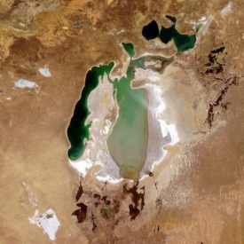 Neznámý obrys. Aralské jezero, léto 2007.