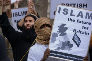 Britští muslimové na demostraci.