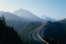 Dálnice rakouskými Alpami.