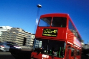 Londýnské autobusy se staly bitevním polem mezi věřícími a ateisty.