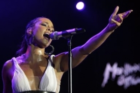 Ženský hlas v duetu zajistí americká zpěvačka Alicia Keys.
