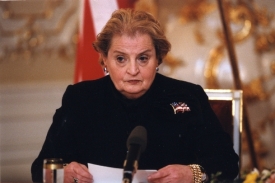 Novou velvyslankyní by mohla být Madeleine Albrightová.