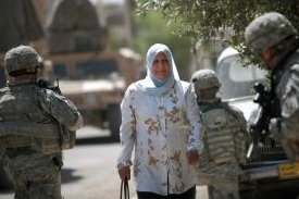 američtí vojáci v ulicích Bagdádu (1)