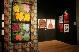 Část exponátů má poskytnout Warholovo muzeum v Medzilaborcích.