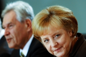 Kancléřka Angela Merkelová a ekonomický ministr Michael Glos
