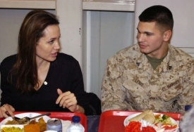 Herečka Angelina Jolieová v Iráku.
