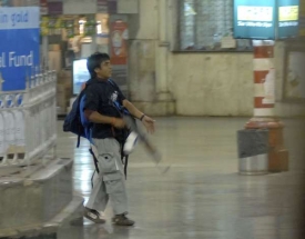 Identifikovaný pákistánský terorista útočína nádraží v Bombaji.