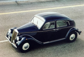 Aprilia byla posledním autem, které zkonstruoval zakladatel značky Vincenzo Lancia. I ona předběhla dobu. Měla motor z lehkých slitin, samonosnou karoserii nebývale aerodynamických tvarů a další technické inovace.