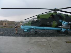 Součástí výcviku je také kontrola vrtulníků.
