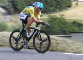 Cyklista Lance Armstrong se k závodění může vrátit.