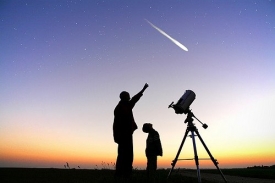 Pražské planetárium láká amatérské astronomy do dvouletého kursu.