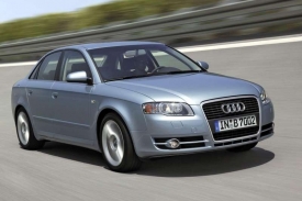 Exeo sdílí platformu i mnoho dílů karoserie s Audi A4 minulé generace.