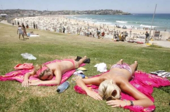 Sydney. Už dříve se objevily úvahy zakázat topless kvůli muslimům.