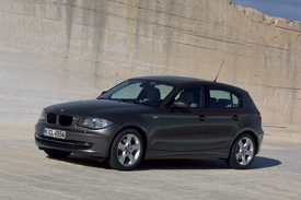 Nenápadné BMW 123d dokáže potrápit dálniční „závodníky“ ve služebních autech. Od slabších modelů se na pohled neliší.