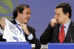 José Manuel Barroso (vpravo) a Michel Platini