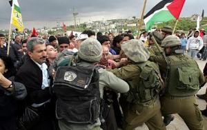 Střety izraelských vojáků s demonstranty nejsou ničím neobvyklým.