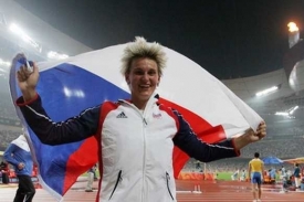 Barbora Špotáková slaví olympijský triumf.