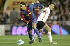 Ani hvězdn&yacute; Ronaldinho neodvr&aacute;til prohru Barcelony
