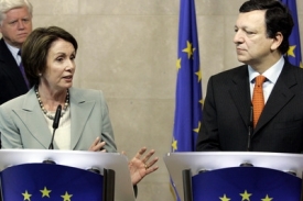 José Barroso při jednáních s Nancy Pelosiovou