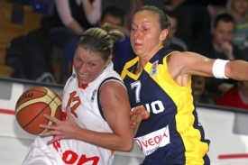 Momentka z utkání basketbalistek Brna v Evropské lize.