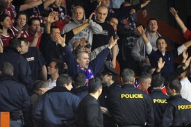 Fanoušci Krakova se v Praze dostali do konfliktu s policií.