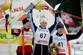 Lukáš Bauer (vlevo) na stupních vítězů na Holmenkollenu.