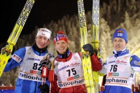 Tři nejrychlejší běžci v Kuusamu: Lukáš Bauer první zleva.
