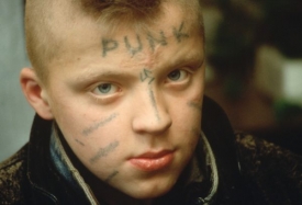Teenager, přívrženec punku v Moskvě.