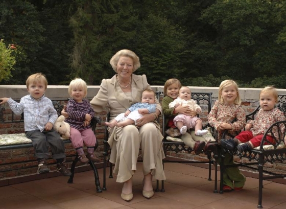 Nizozemská královna Beatrix s vnoučaty.