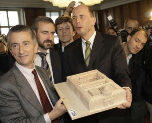 Zvítězil návrh italského architekta Stelly (vlevo).
