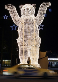 Letos k sváteční atmosféře Berlína přispívají i svítící figurky.