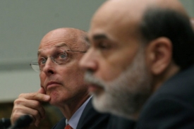 Americký ministr financí Paulson a šéf Fedu Bernanke