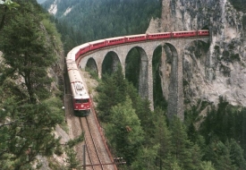 Další z řady viaduktů, po nichž slavná trať vede.