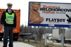 Zákaz billboardů v blízkosti dálnic by byl nejlepším řešením, tvrdí odborníci na dopravu